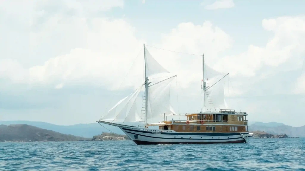 How to Get to Kanawa Island from Bali in 2027