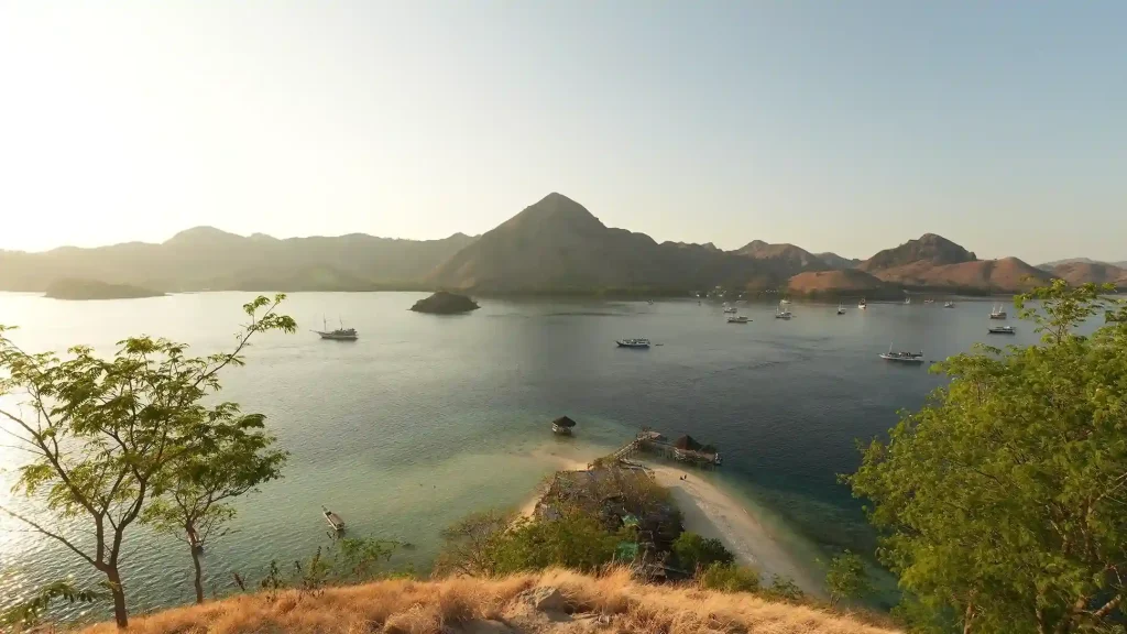 How Much Does a Luxury Trip to Kanawa Island Cost?