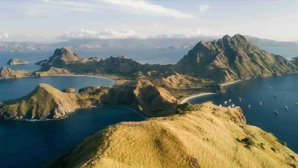 Padar, Rinca, Komodo dragons & Kanawa in one trip