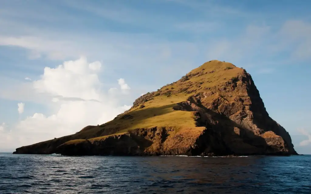 A small island in the southern part of Komodo National Park.