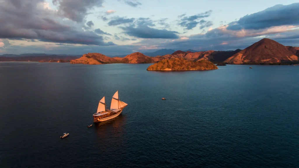 Sustainable travel in Komodo & Kanawa – reefs, waste & dragons
