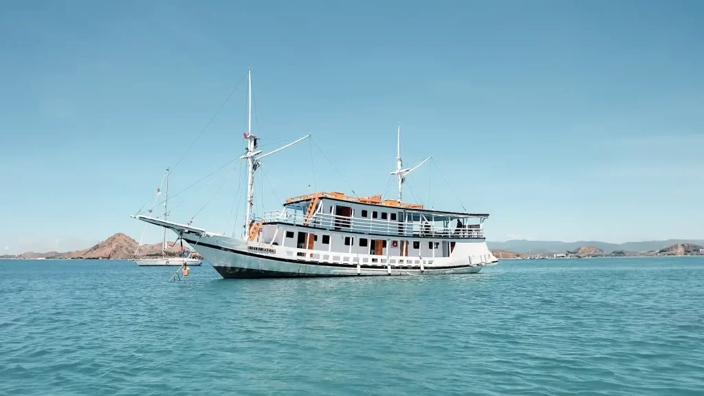 Lamborajo 1 Deluxe Phinisi | Kanawa Island